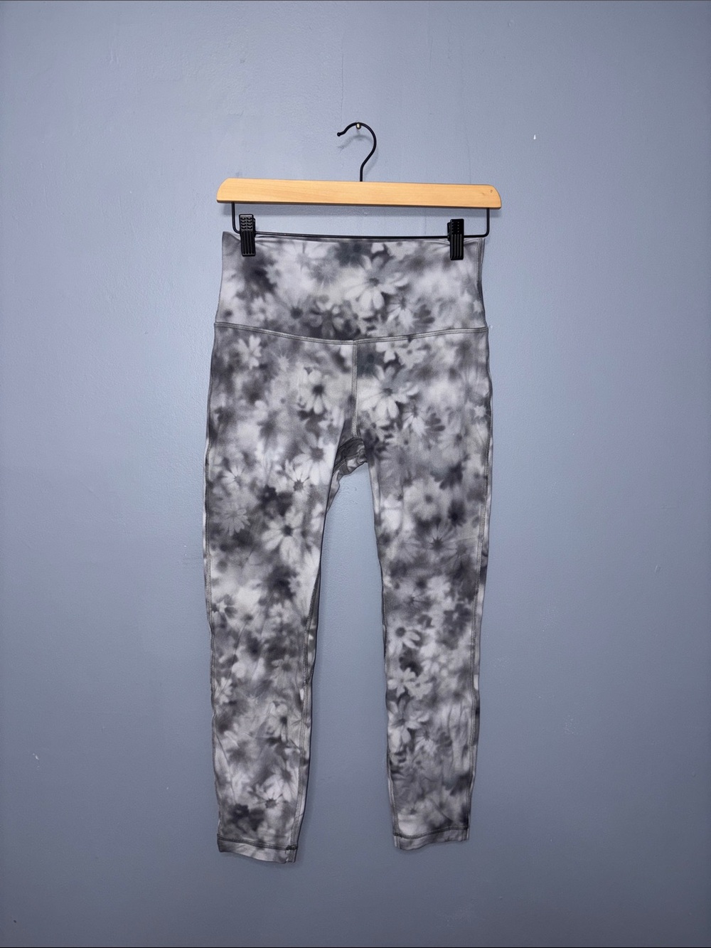 Lululemon • Gray Printed Leggings